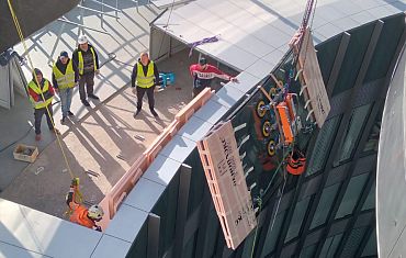 Подъем радиального стекла весом до 600 кг