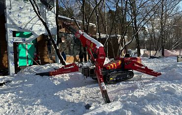 Мини-кран Арлифт SPT и вакуумный захват на остеклении